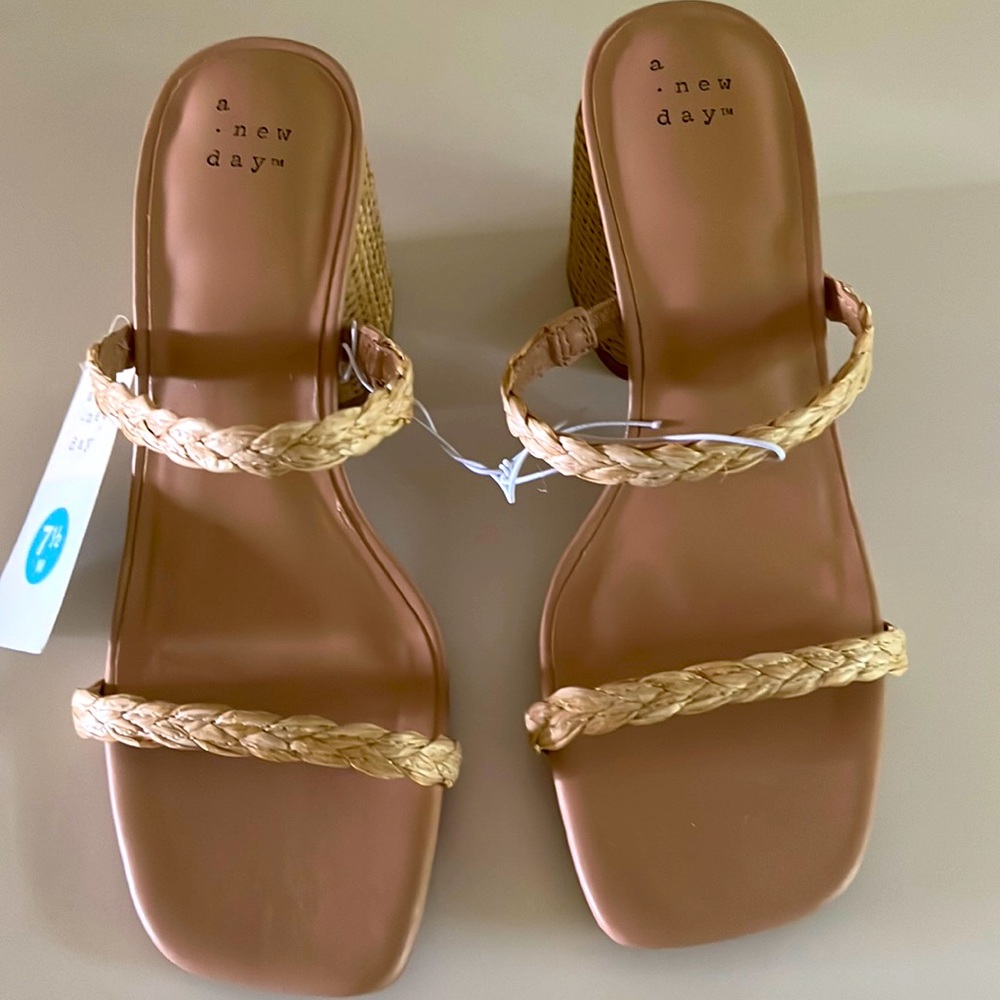 A New Day TanMiley Womens block heels 71/2 W. NWT